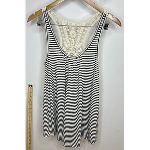 David Kahn Embroidery‎ in crochet on the back Details Stripped Tank Top Size S